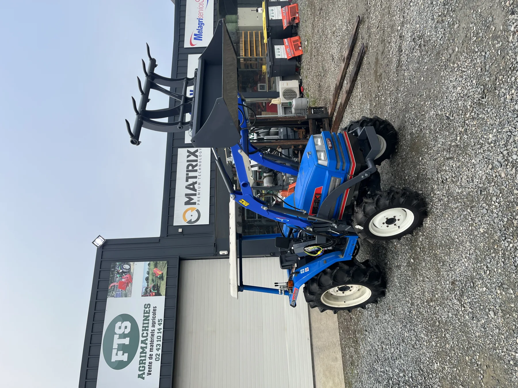 ISEKI TA LANDLEADER 25 CV CHARGEUR GODET GRAPPIN, tracteurs occasions chez FTS Agrimachines à Entrammes