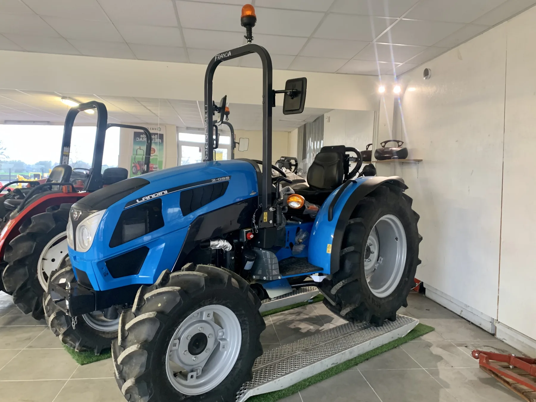 LANDINI SERIE 2 NEW MODELE 50 CV 4RM, tracteurs neufs chez FTS Agrimachines à Entrammes