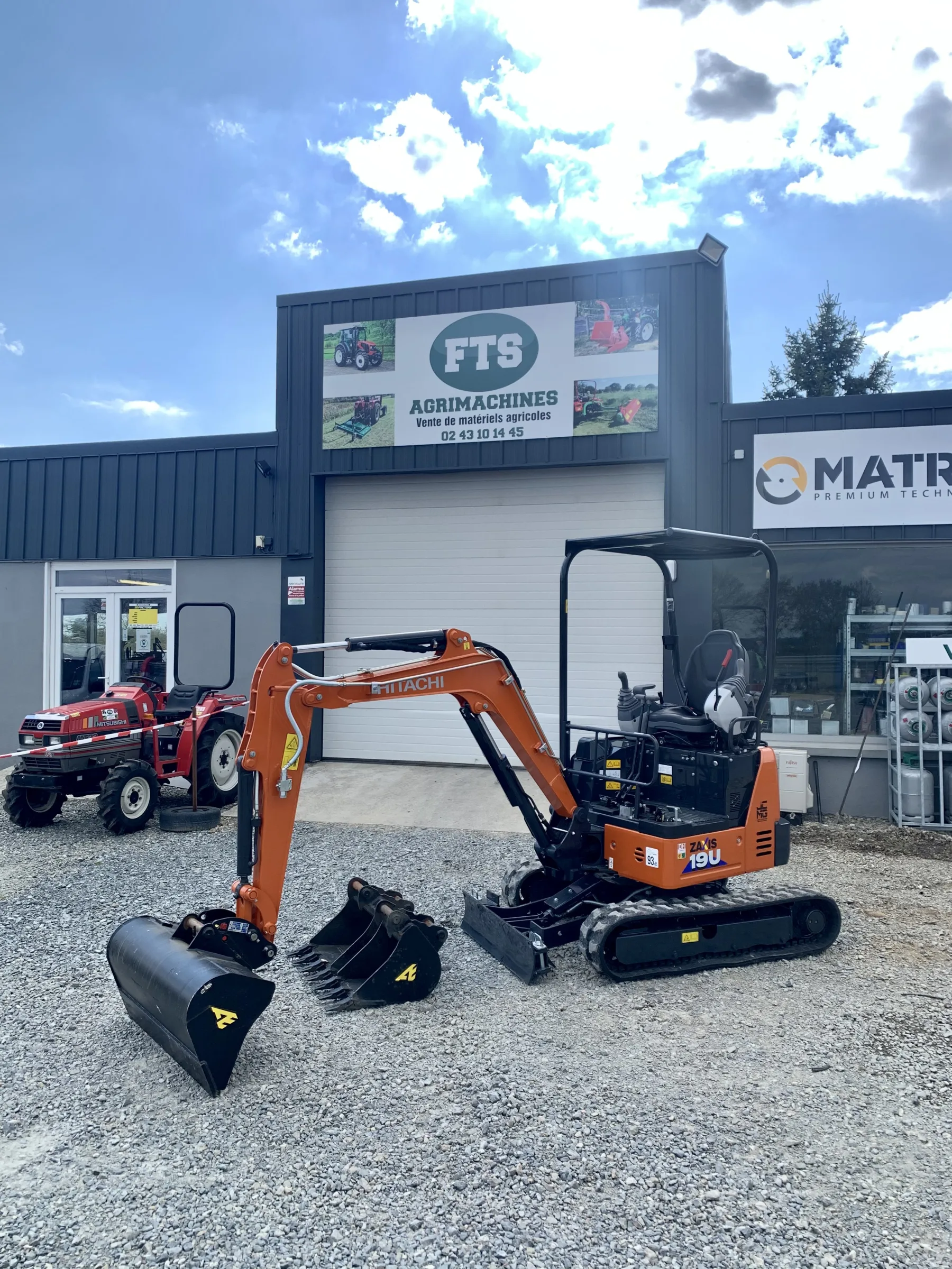 LOCATION MINI PELLE 2T | PORTE ENGIN, photo 2