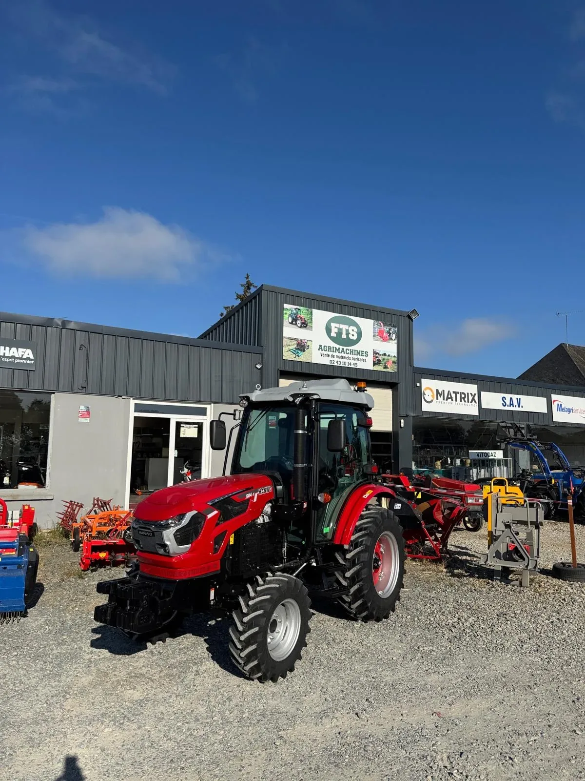Hanwo 504 cabine, vendu par FTS Agrimachines à Entrammes (53)