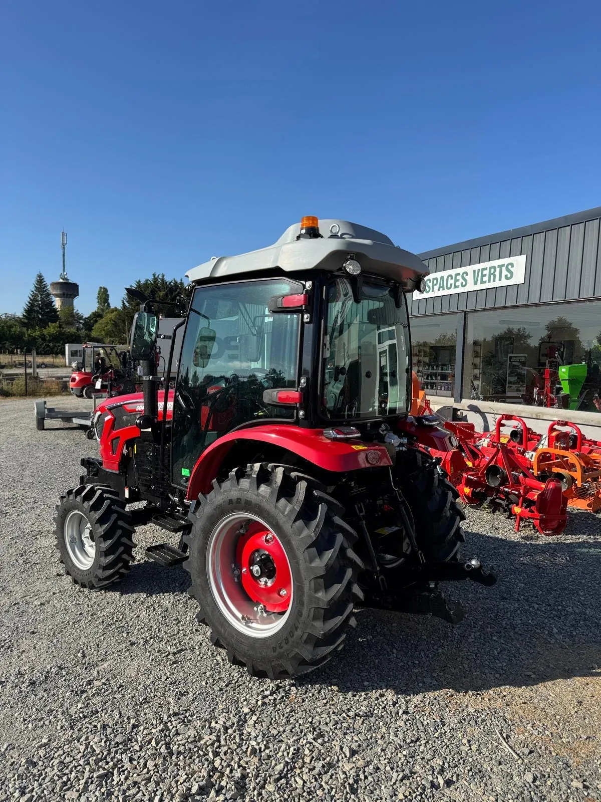 Hanwo 504 cabine, vendu par FTS Agrimachines à Entrammes (53)
